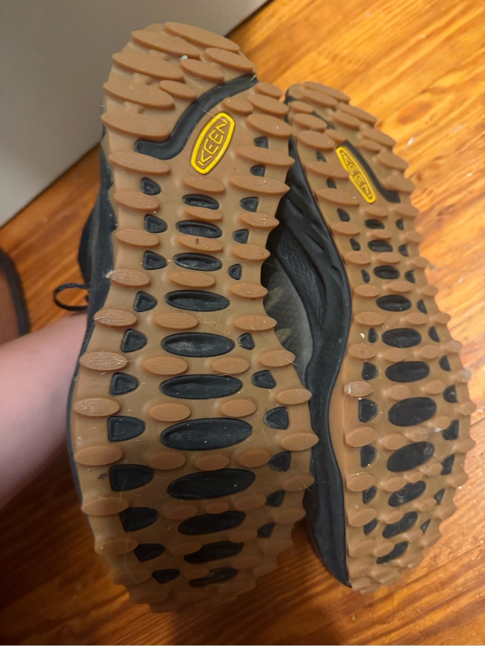 Keen Men's Olive Green and Black Trail Boots - Picture 6 of 9
